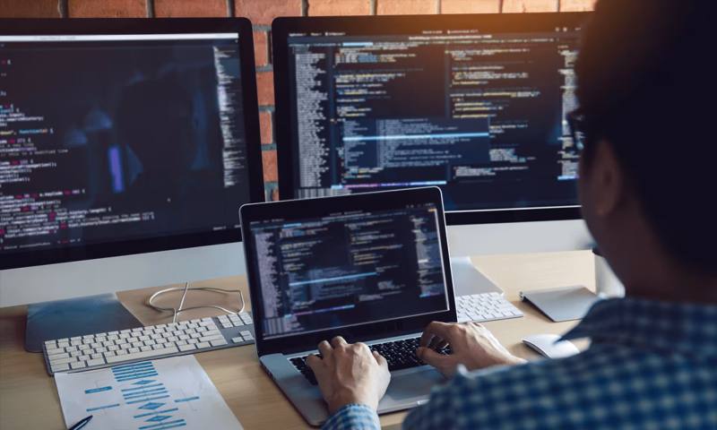 数据科学选型:R与Python如何赋能谢家集区网站建设?